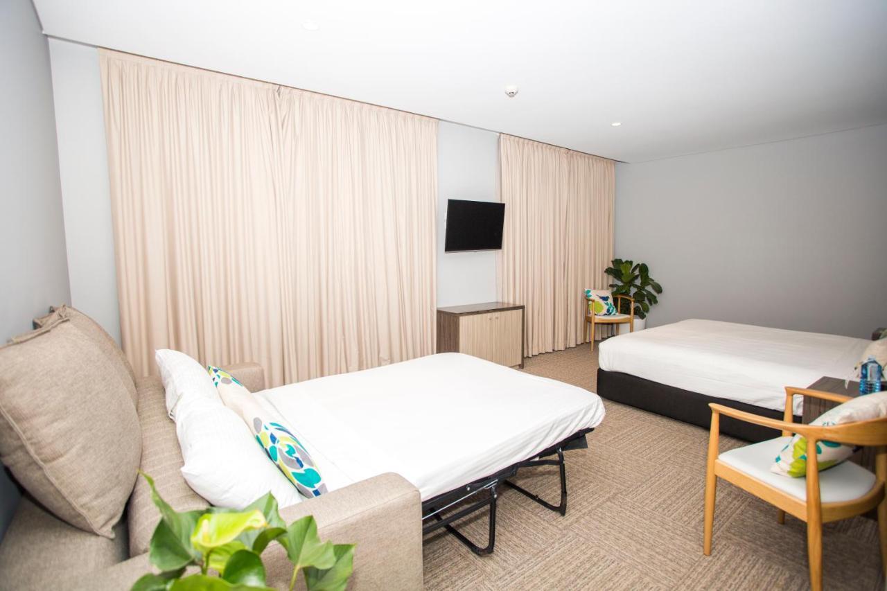 Ibis Styles The Entrance Hotel Exterior photo